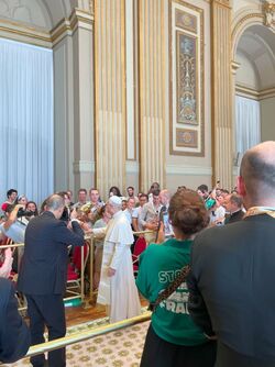Begegnung der Neugetauften mit Papst Leo XIV