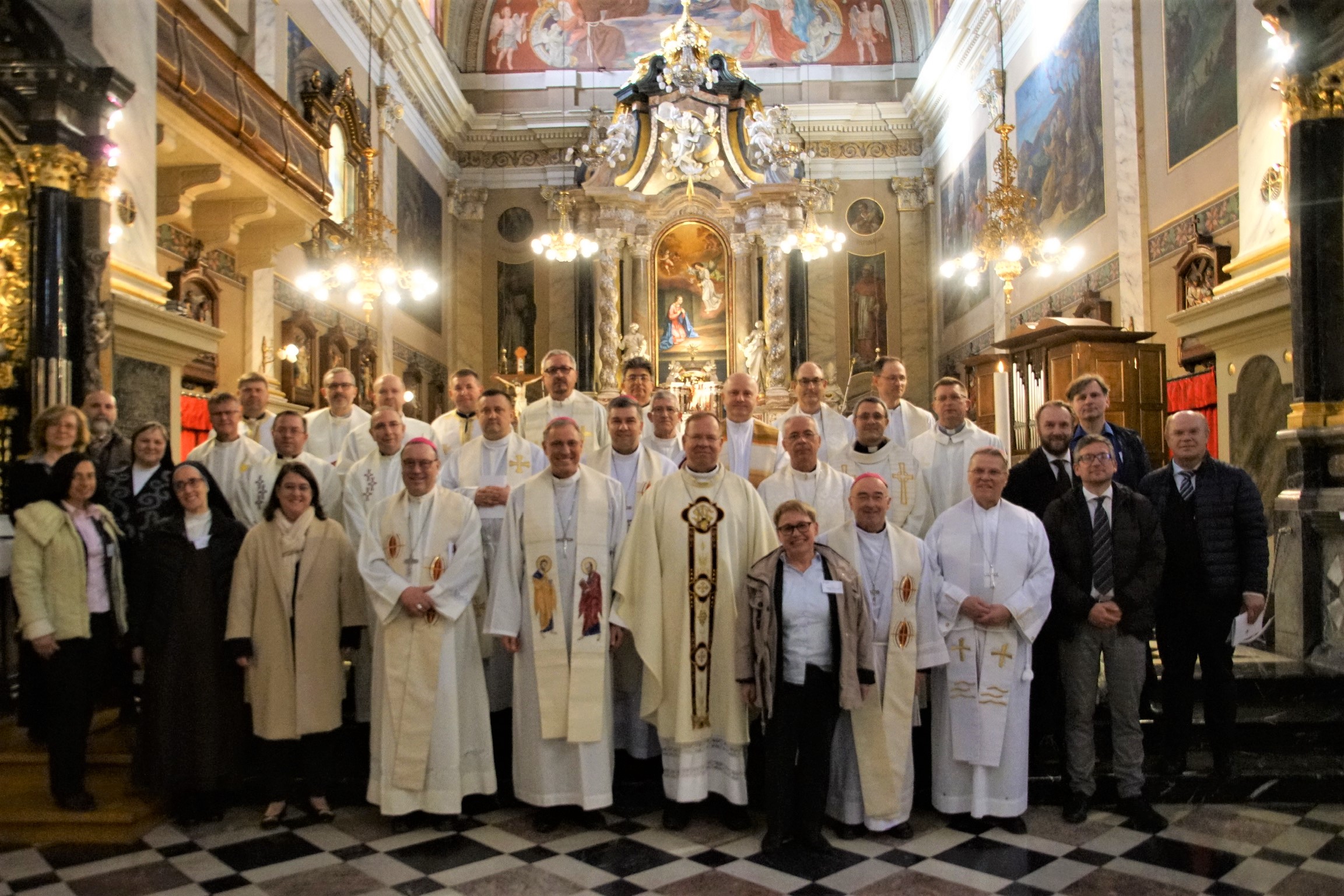    Alle Teilnehmenden nach dem gemeinsamen Gottesdienst in Ljubljana                            